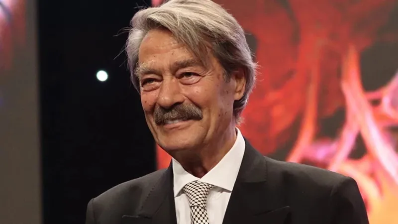 Tedavi sonrası ayağa kalktı: Aylar sonra Kadir İnanır'dan ilk kare!