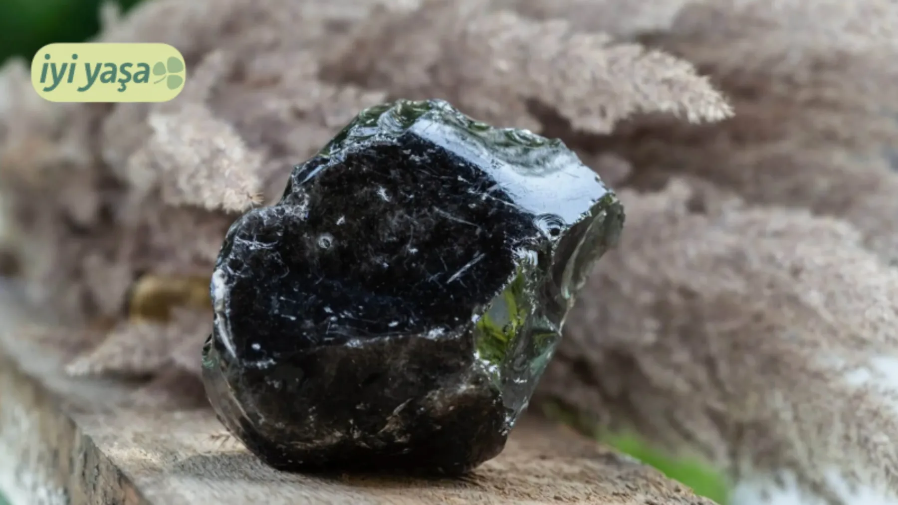 Obsidyen taşı nedir; gücü ve kullanım yöntemleri