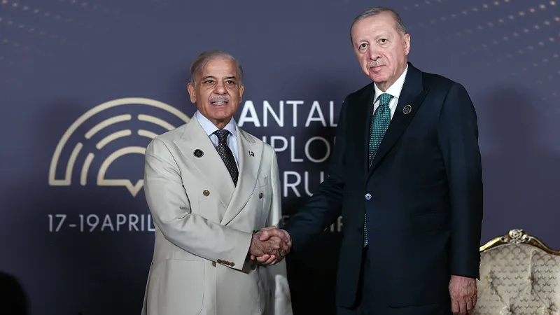 Cumhurbaşkanı Erdoğan, Pakistan Başbakanı Şerif'i kabul etti: İran'da barışa ulaşana kadar ateşkesin uzatılması için çalışacağız