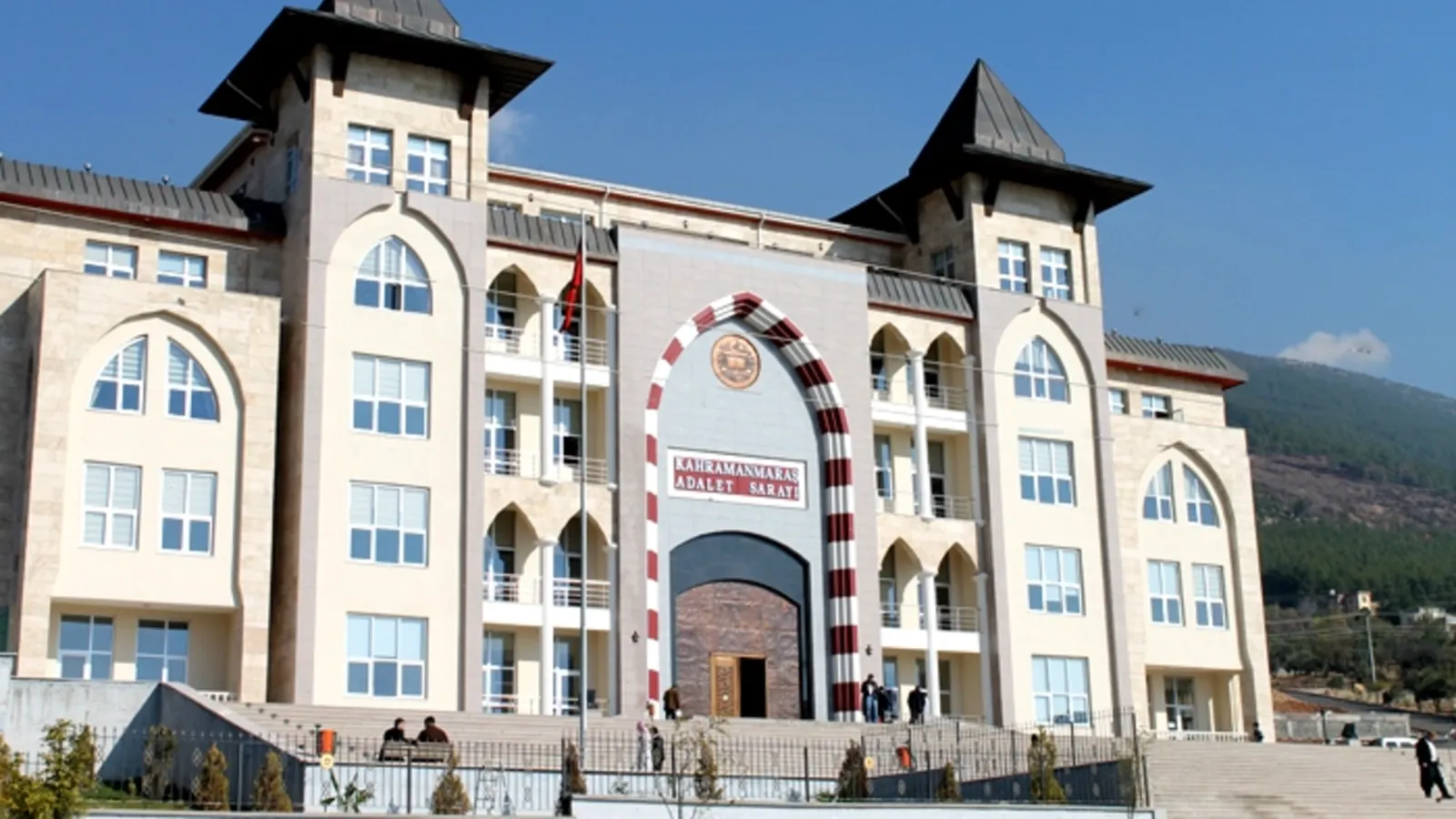 Kahramanmaraş'ta ortaokulda silahlı saldırı: Yayın yasağı getirildi!