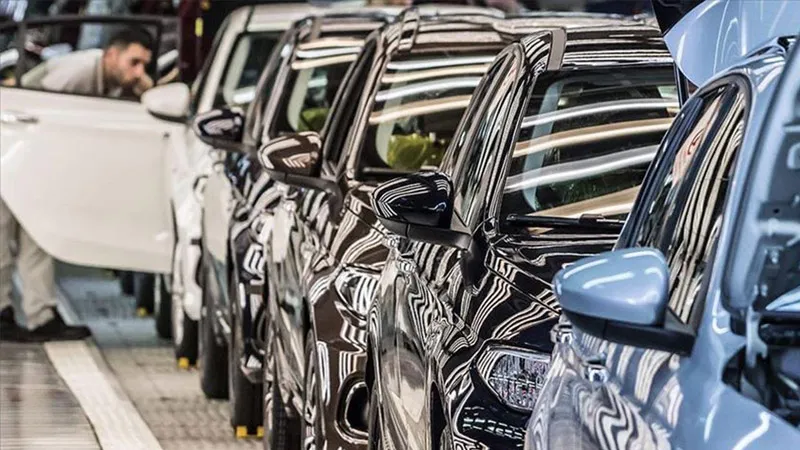 6 Şubat depremlerinde hasar gören araçların motor ve şasi numaralarını çalıntı ve hacizli araçlara işleyen çeteye operasyon
