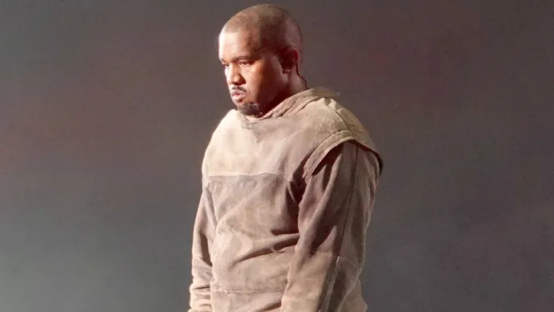 Kanye West konseri durdurup ekibine küfür etti