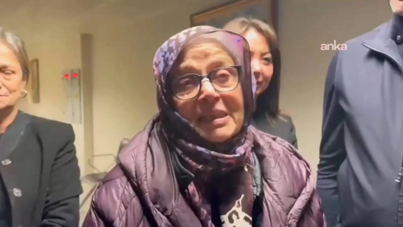 İmamoğlu dahil hiçbir CHP'li belediye başkanı hakkında tahliye kararı verilmedi,defalarca hastaneye kaldırılan tutuklu belediye başkanı Murat Çalık'ın annesi gözyaşlarına boğuldu