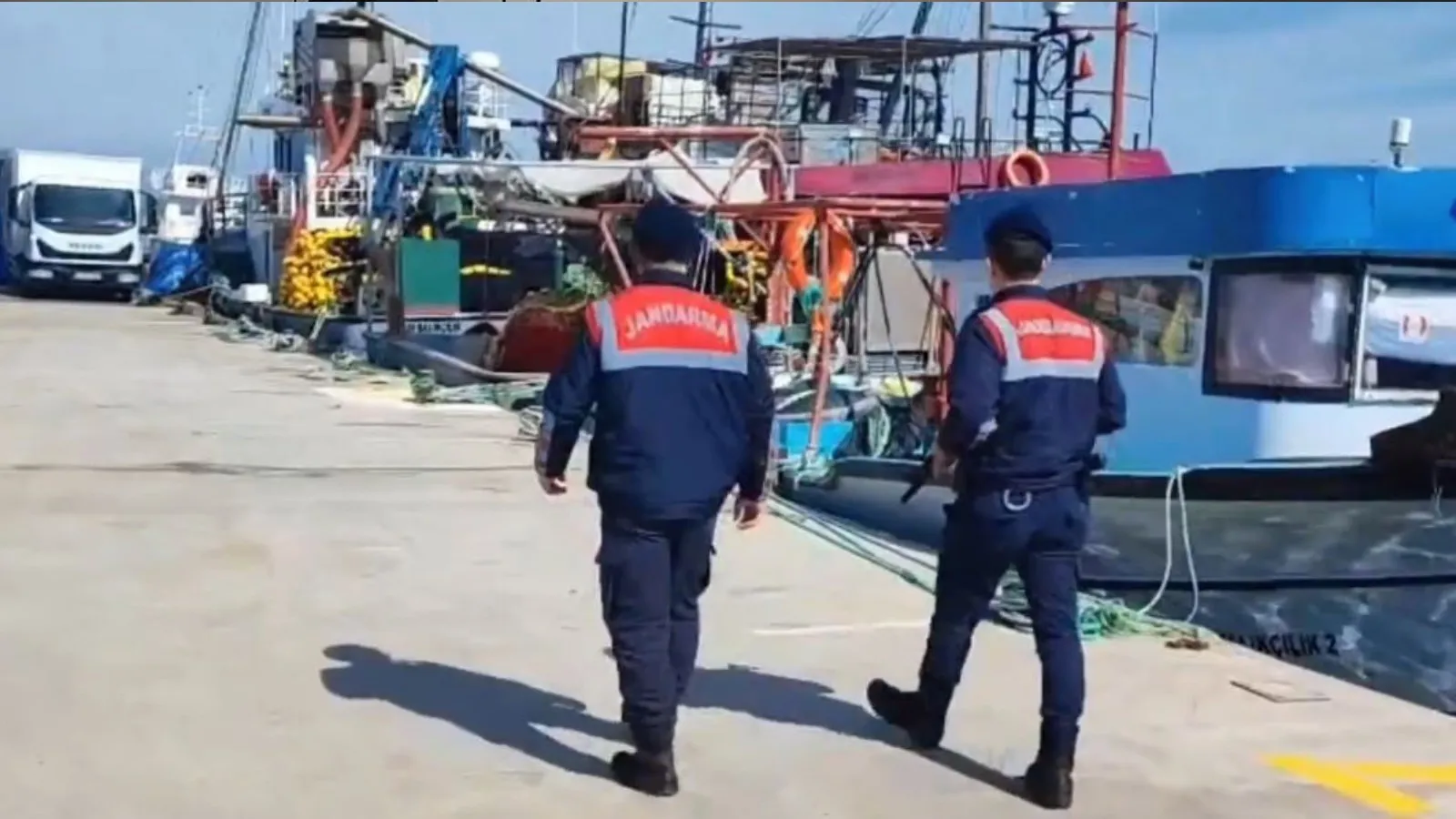 İçişleri Bakanlığı duyurdu: 24 ilde düzenlenen göçmen kaçakçılığı operasyonunda 89 kişi tutuklandı