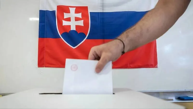 Slovakya, siyasîlere ömür boyu maaş konusunda karar vermek için referanduma gidiyor