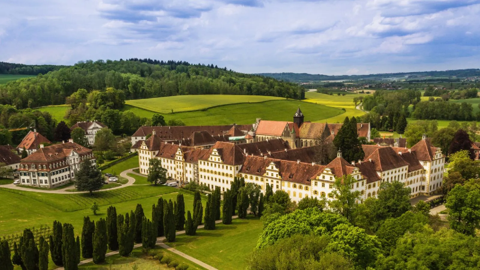 Türkiye'deki özel okul fiyatları, Avrupa'da prenslerin gittiği şato okullarla yarışıyor