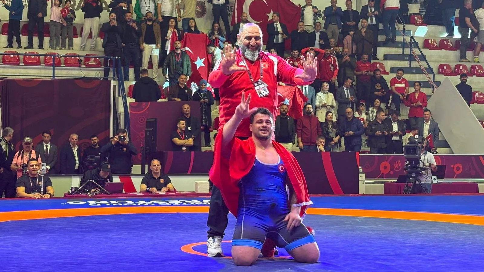 Avrupa Güreş Şampiyonası'nda Türkiye'den 11 madalya: Rıza Kayaalp tarihe geçti