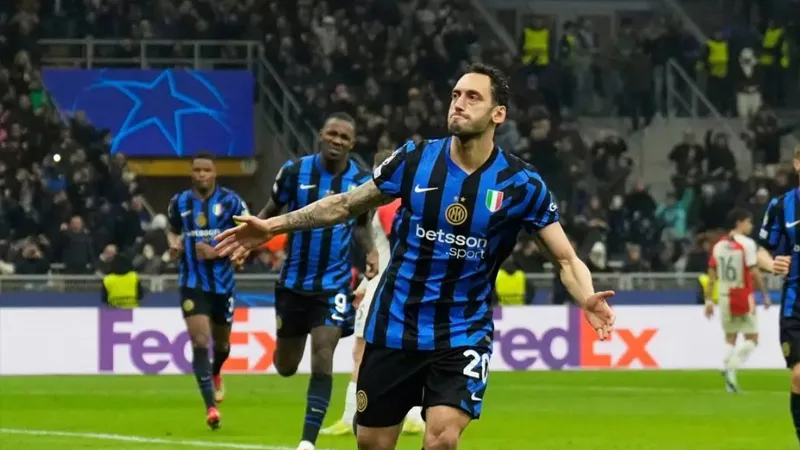 Hakan Çalhanoğlu: İtalya'da mutluyum, gelecekte ne olacağını göreceğiz