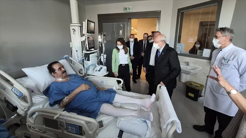 Eski CHP Genel Başkanı Kılıçdaroğlu ve Gürsel Tekin, İbrahim Tatlıses'i hastanede ziyaret etti