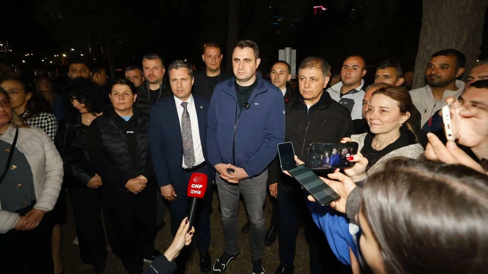 İzmir'de 'Meslek Fabrikası' direnişi sürüyor: CHP yönetiminden nöbet ve miting kararı