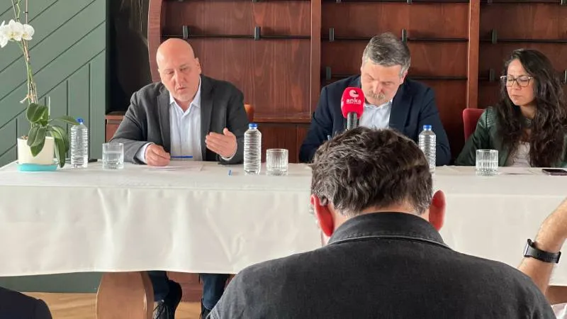 Ahmet Şık, “Ayna/Heli” kitabını tanıttı: Kürt meselesinin bir sonucu olan PKK üzerinden yalanlar söyleniyor, farklı bir bakış açısı sunduk