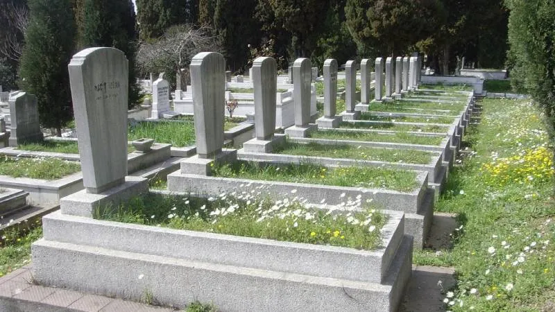 İstanbul Valiliği'nden yeni karar: Tüm mezarlıklara kamera kurulacak, 24 saat izlenecek