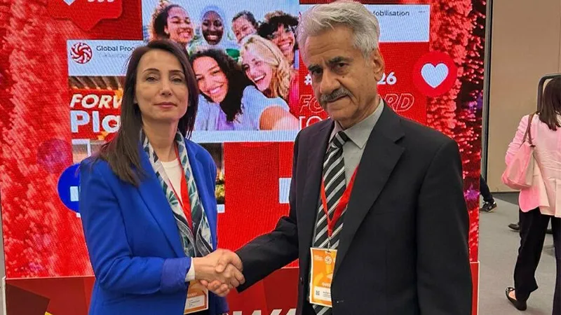 DEM Parti Eş Genel Başkanı Hatimoğulları Barselona'da eski Filistin Başbakanı Iştiyye ile bir araya geldi
