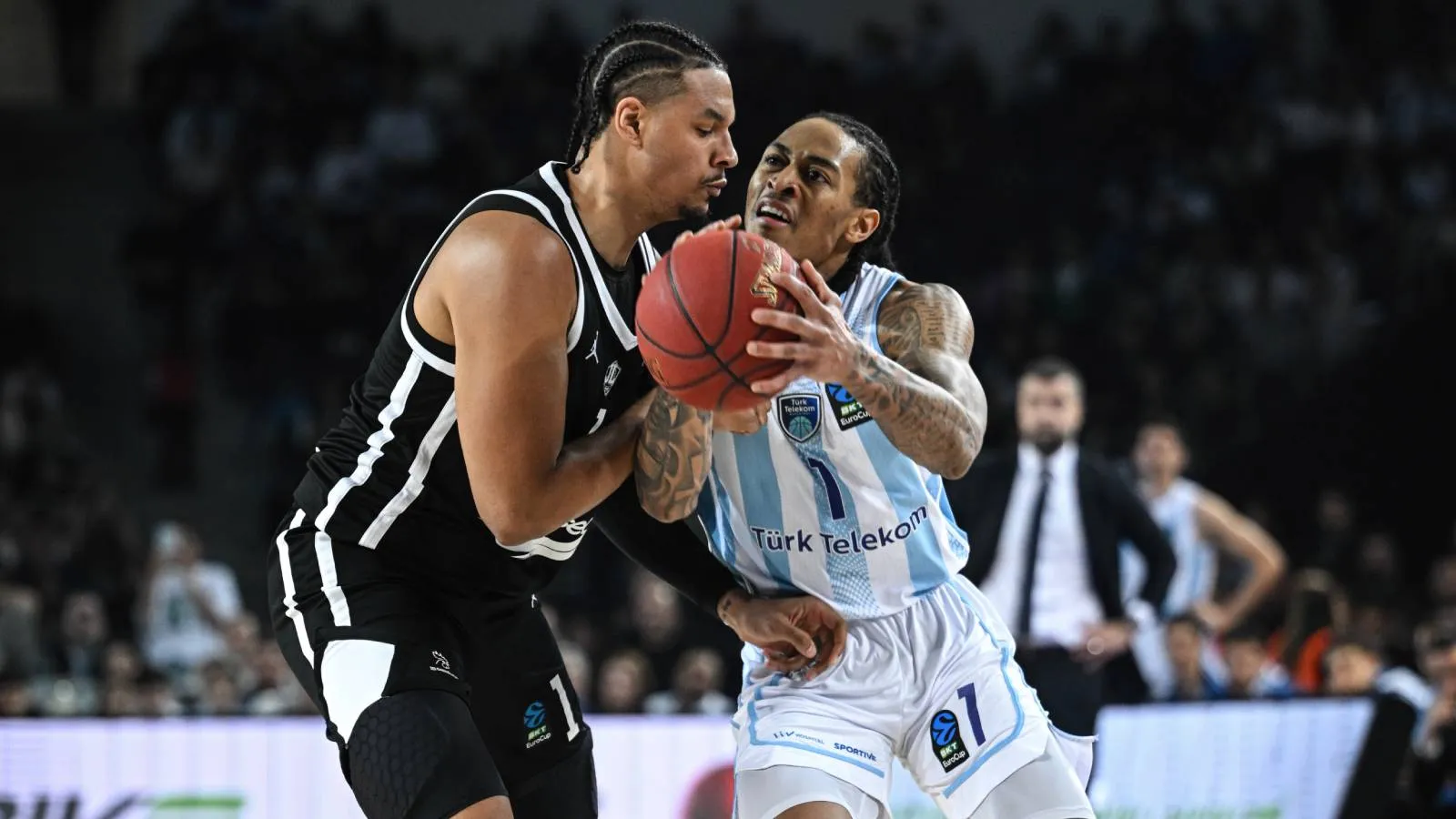 Türk Telekom'u mağlup eden Cosea JL Bourg, finalde Beşiktaş GAİN'in rakibi oldu