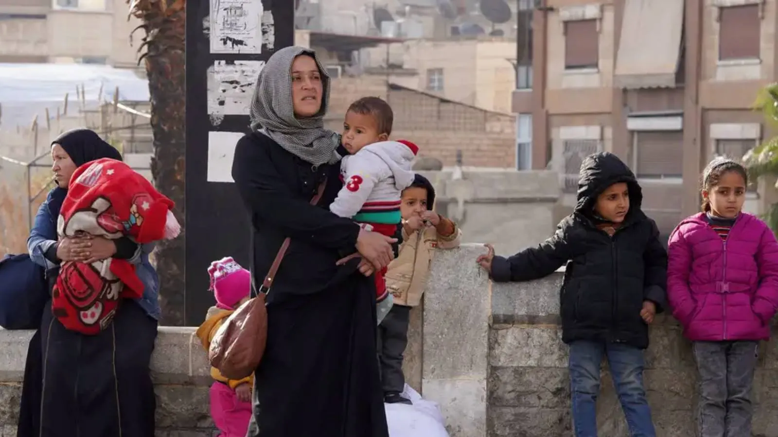 Suriye'de 100 binden fazla kadının hayatı neden kayıp?