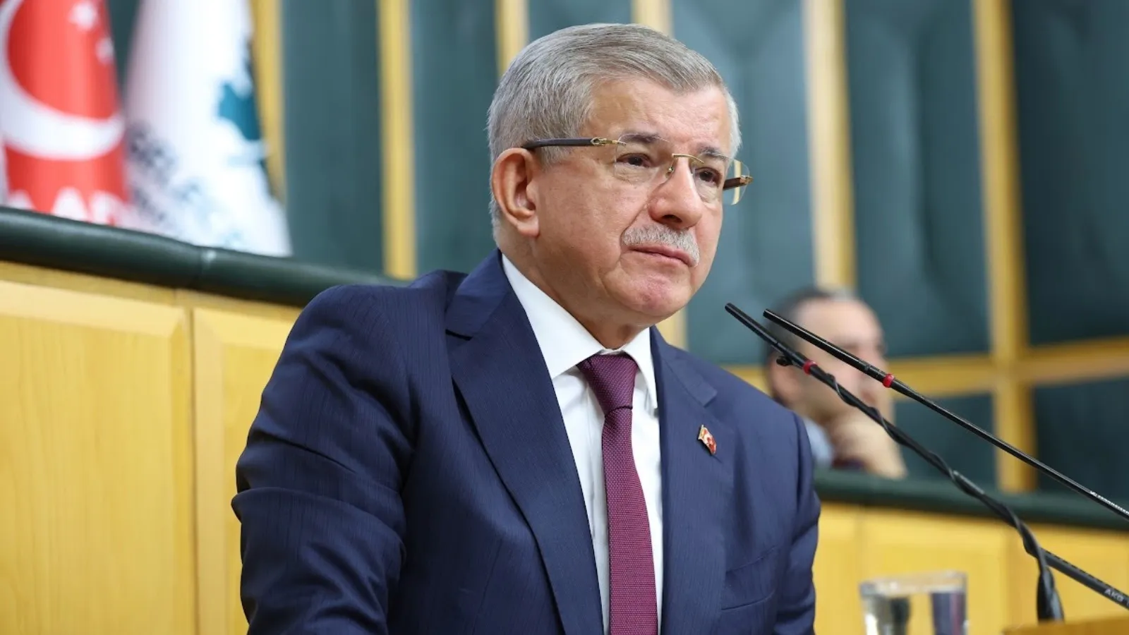 Davutoğlu, “Bana karşı yapılan hakaretleri geride bıraktım” dedi, Erdoğan’a İran konusunda mektup iletmeye çalıştığını açıkladı: Türkiye‘nin savaşı seyirci gibi izlemesi doğru değil