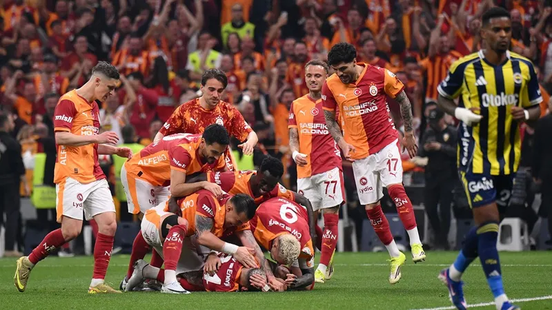 Galatasaray-Fenerbahçe derbisi Avrupa basınında yer buldu: Galatasaray ezici üstünlükle mağlup etti