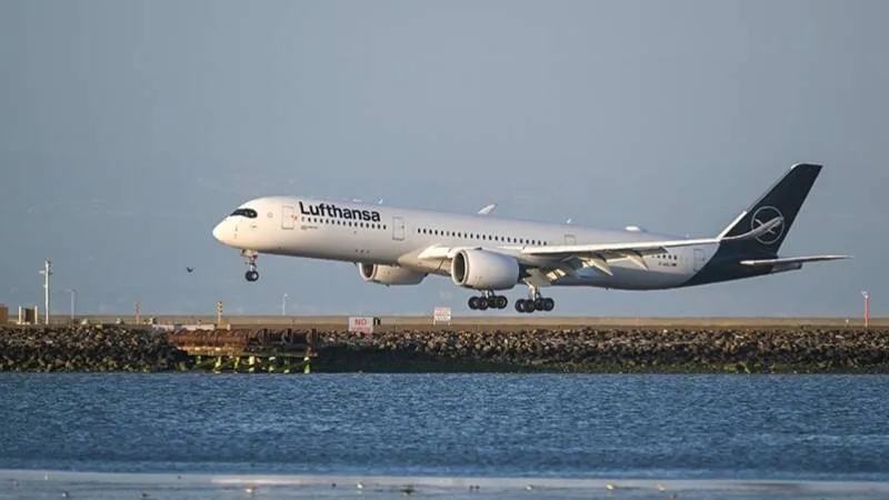 Alman hava yolu şirketi Lufthansa, jet yakıtı krizi nedeniyle 20 bin uçuşu iptal edecek!