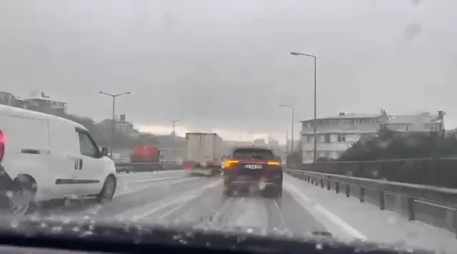 İstanbul'da dolu yağışı etkili oldu