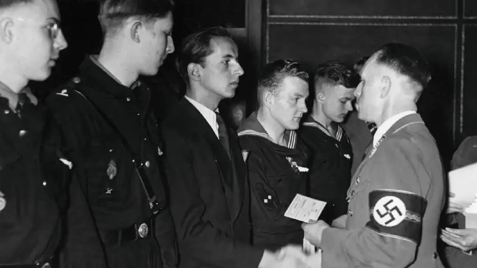 Arşiv açıldı: Dedem ve ninem Nazi miydi?