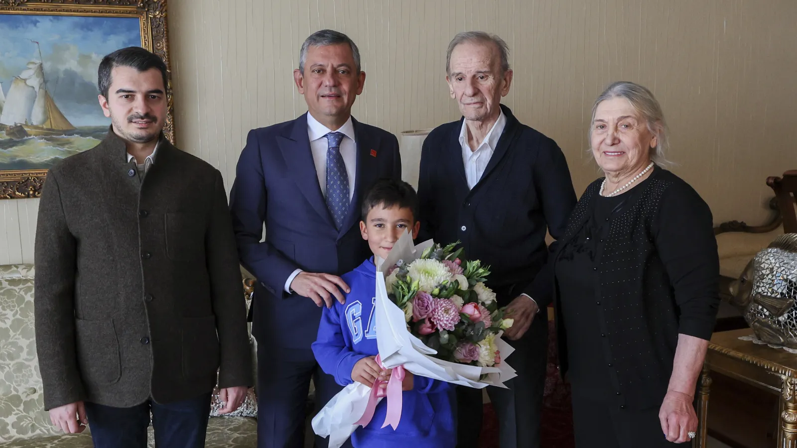 Özgür Özel'den Hüseyin Can Güner ile eski CHP Genel Başkanvekili Cevdet Selvi'ye ziyaret