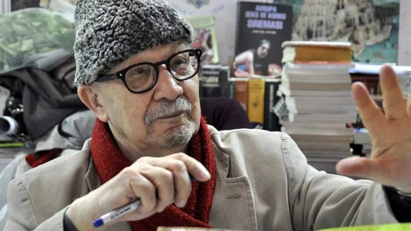 Cumhuriyet yazarı Emre Kongar: ‘Sırma saçlı ve badem gözlü’ Yalçın Küçük; yanlışlarını ve fantastik iddialarını düzeltmek için yeni bir kitap yazmak gerekir!