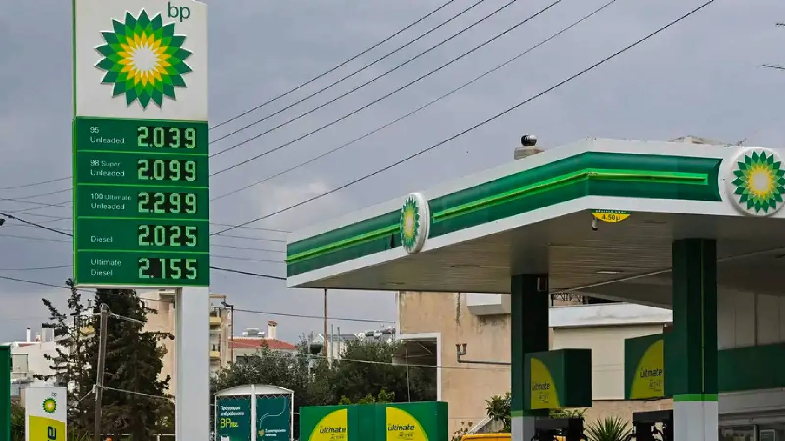 Yunanistan'da sürücülere 60 euro yakıt desteği