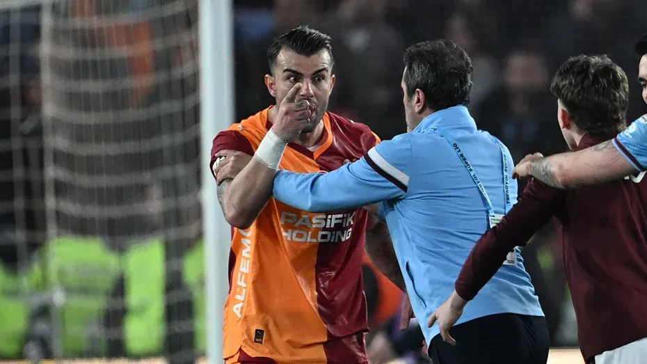 RT @T24spor: Trabzonspor'dan açıklama: Abdülkerim Bardakcı sözlü sataşmada bulunmuştur!