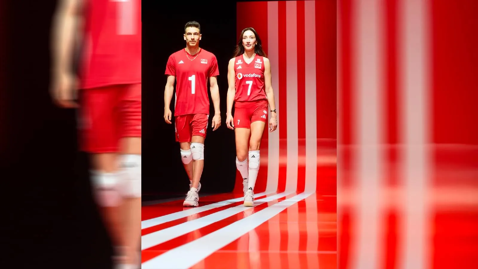 Voleybolda yeni dönem: TVF ve Adidas'tan 5 yıllık anlaşma, milli formalar podyumda tanıtıldı