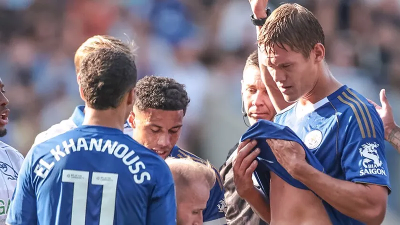 Premier Lig'de şampiyonluk yaşayan Leicester City, küme düştü