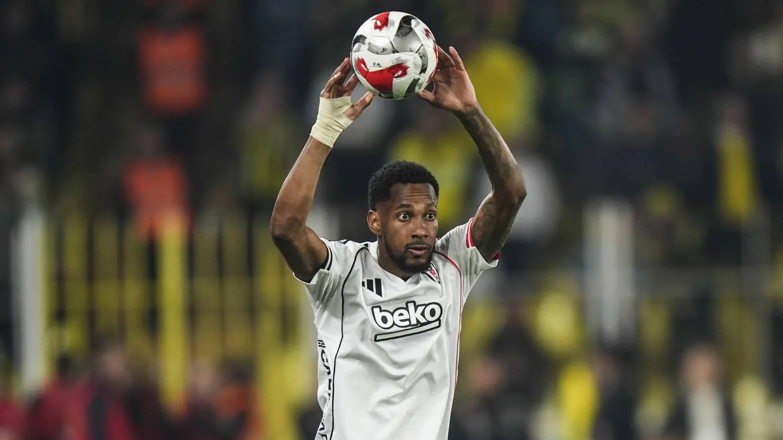 RT @T24spor: Beşiktaş'a Murillo'dan kötü haber: Kafa travması şüphesiyle ikinci yarıya çıkamadı