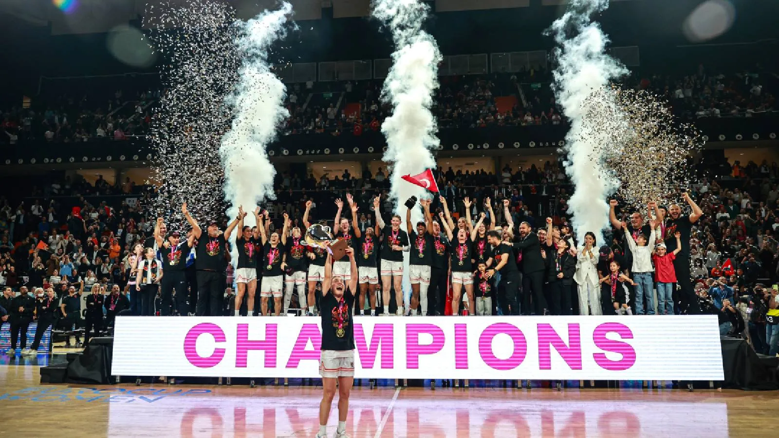 Çimsa ÇBK Mersin, FIBA Kadınlar Avrupa Kupası'nda şampiyon oldu