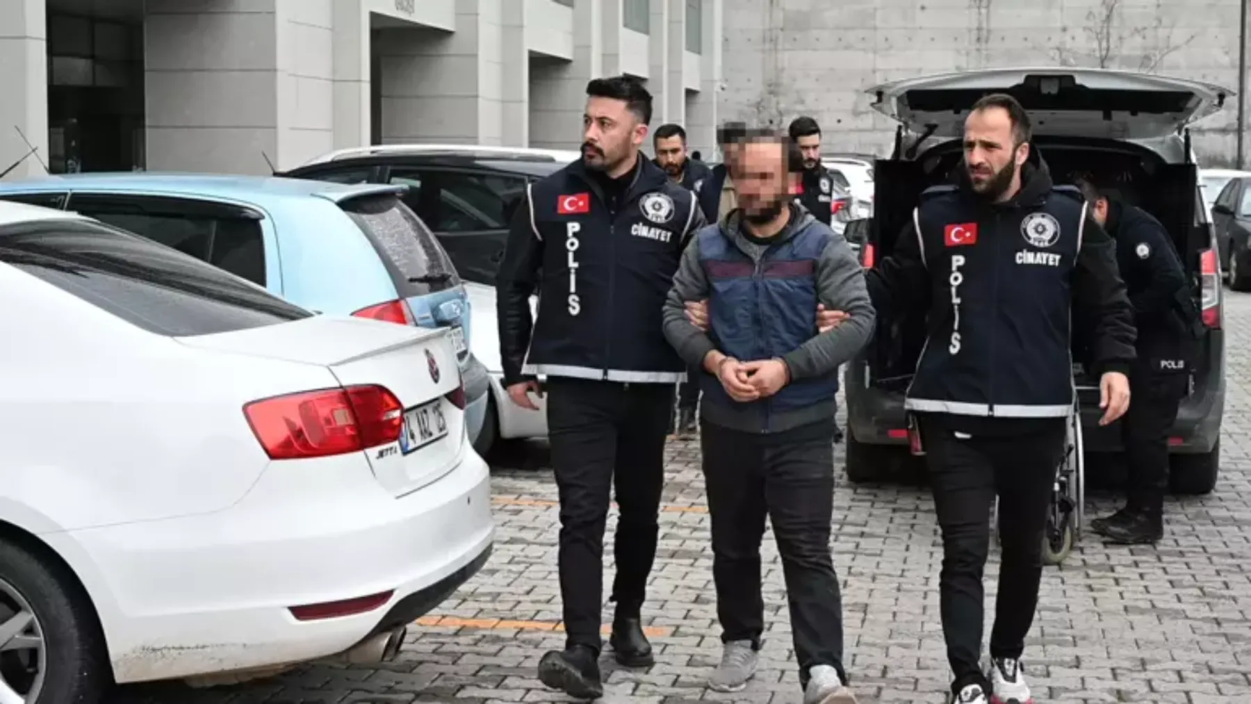 Hastanedeki bıçaklı saldırıda üç kardeş adliyeye sevk edildi