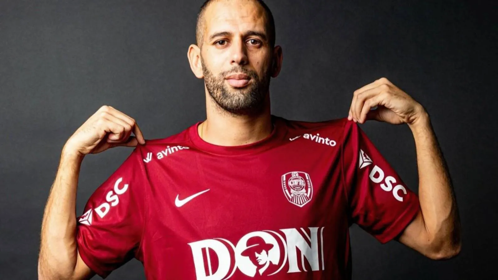 Islam Slimani, geçirdiği korkunç sezon sonrası CFR Cluj'a veda etti