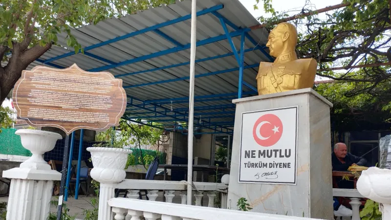 Didim Belediye Başkanı’nın “Hiçbir yerde yok” dediği sağa bakan Atatürk büstünün hikâyesi