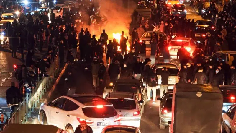 Trump: İranlı protestoculara Kürtler üzerinden silah yolladık ama Kürtlerin bu silahları kendilerine sakladığını düşünüyorum