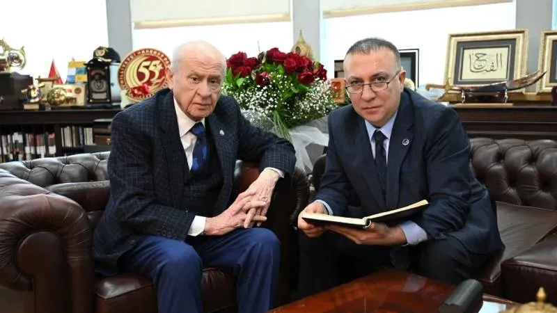 Cumhuriyet yazarı Pehlivan: Bilirkişi raporu dosyaya girdi; haftalık konuşma metni, daha Bahçeli okumadan suç örgütüne gitmiş!