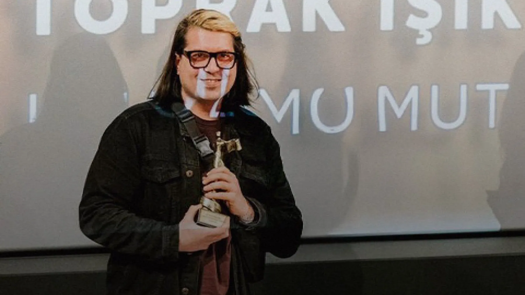 Yönetmen Toprak Işık'a verilen SİYAD ödülü taciz iddialarıyla geri alındı!