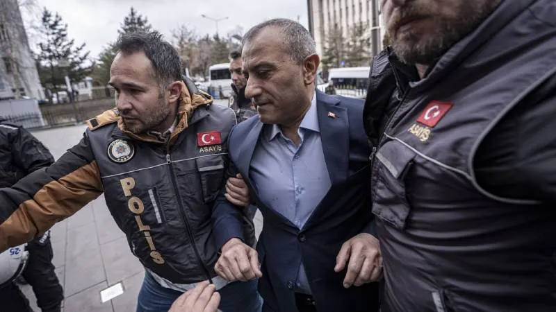 Tunceli Barosu’ndan tutuklu eski Vali Tuncay Sonel’in isminin kamusal alanlardan kaldırılması için başvuru!