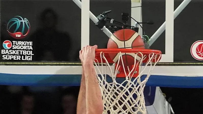 Türk Telekom, sahasında Anadolu Efes'i ağırlıyor