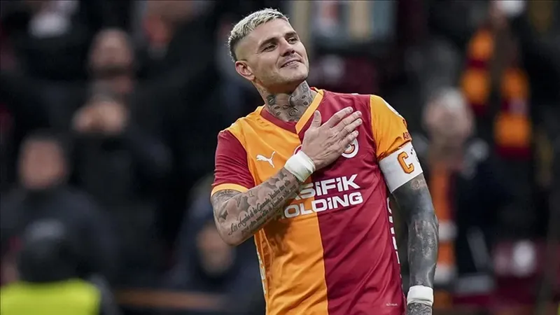 Icardi'den veda kokan paylaşım: Belki bir gün ışıklar söner ve zaman geçip gider ama bazı aşklar veda nedir bilmez...