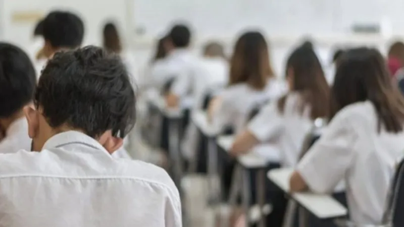 Lisede taciz iddiası: Öğrencisine ‘Beni böyle tahrik ediyorsun’ dedi, veliler suç duyurusunda bulundu