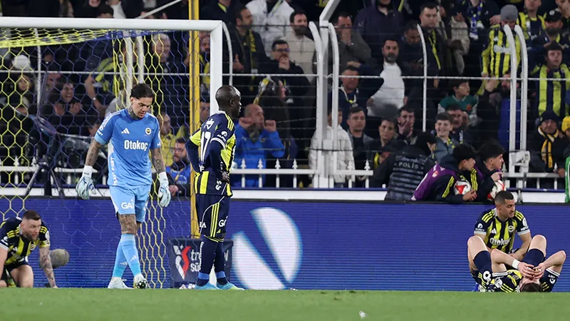 RT @T24spor: Fenerbahçe taraftarından Ederson'a büyük tepki!