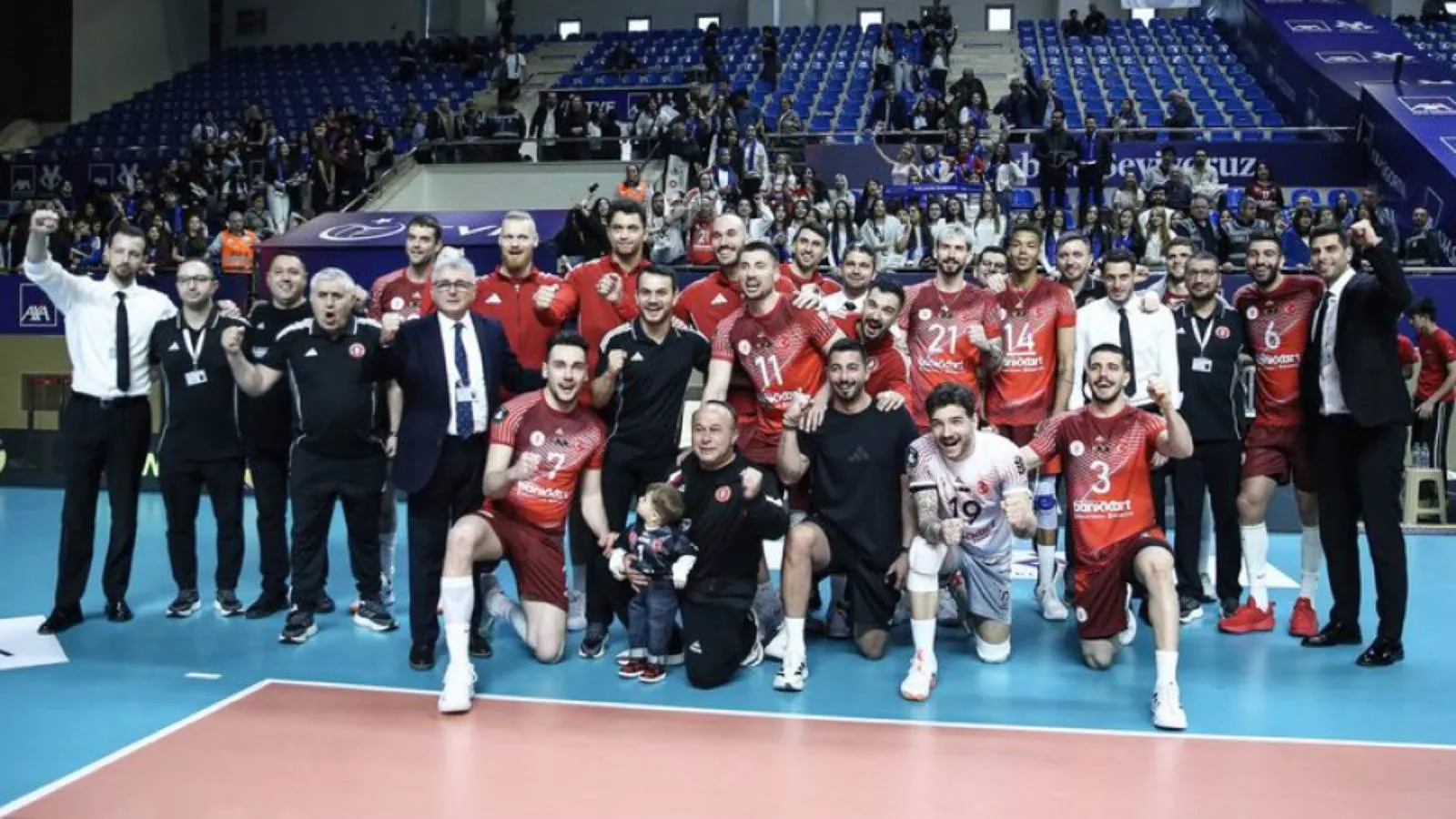 Ziraat Bankkart, Galatasaray HDI Sigorta'ya set vermeyerek 16 yıllık Kupa Voley hasretine son verdi