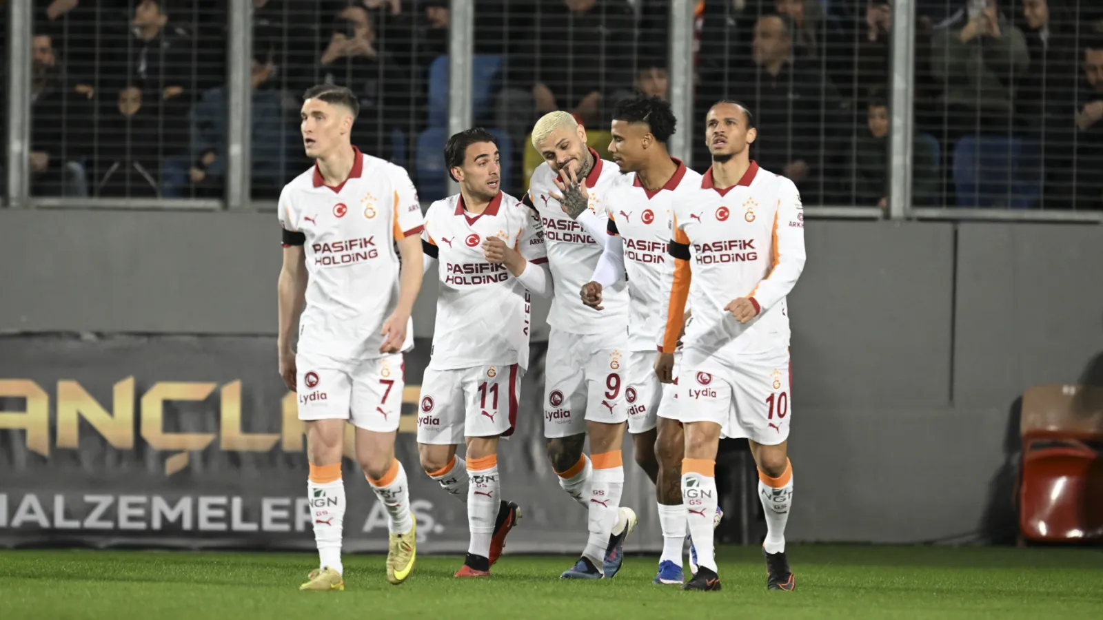 Spor yazarları, Gençlerbirliği - Galatasaray karşılaşmasını değerlendirdi: "Buz gibi golü badem yaptılar"