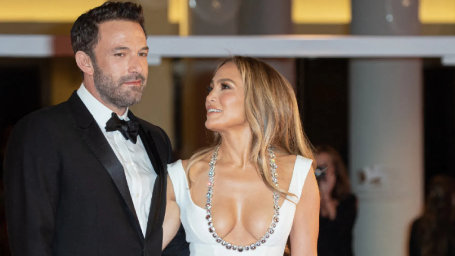 Ben Affleck 60 milyon dolarlık payını eski eşi Jennifer Lopez'e devretti!