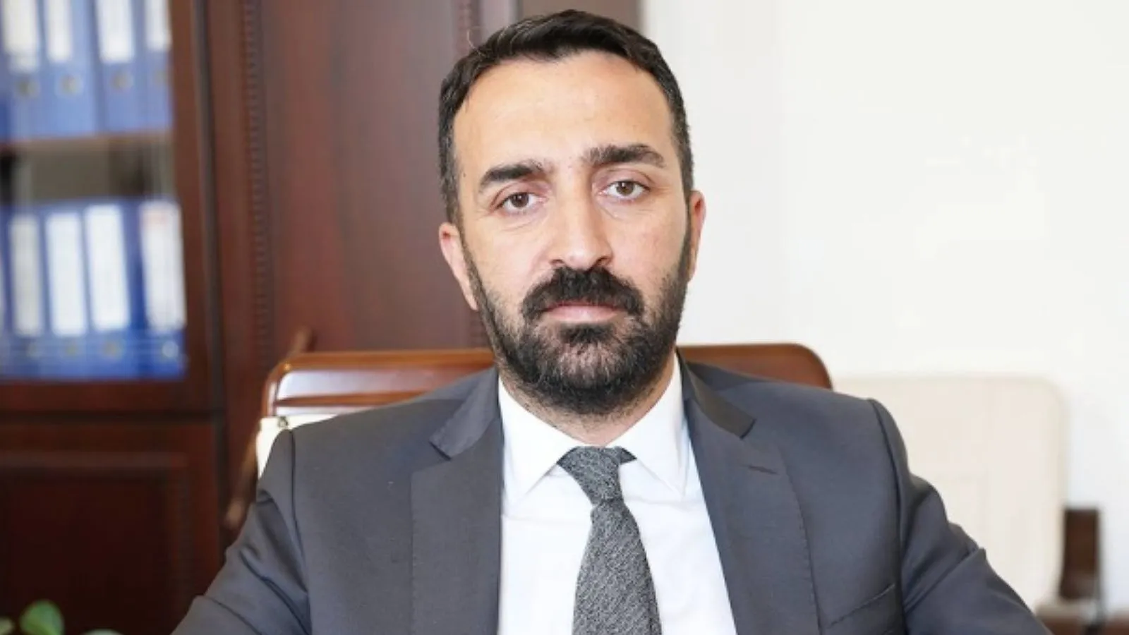 DEM Parti’nin yeni Meclis İdare Amiri Bingöl Milletvekili Ömer Faruk Hülakü oldu