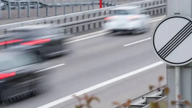 Almanya otobanlara hız sınırı getirmeyecek