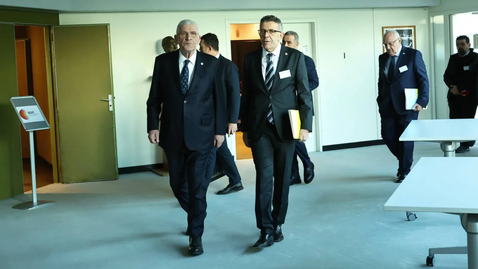 Dervişoğlu: Belediye başkanlarına ve tutuklu gazetecilere yönelik operasyonların hukuki olmaktan çok siyasi operasyon olduğu kanaati hakim