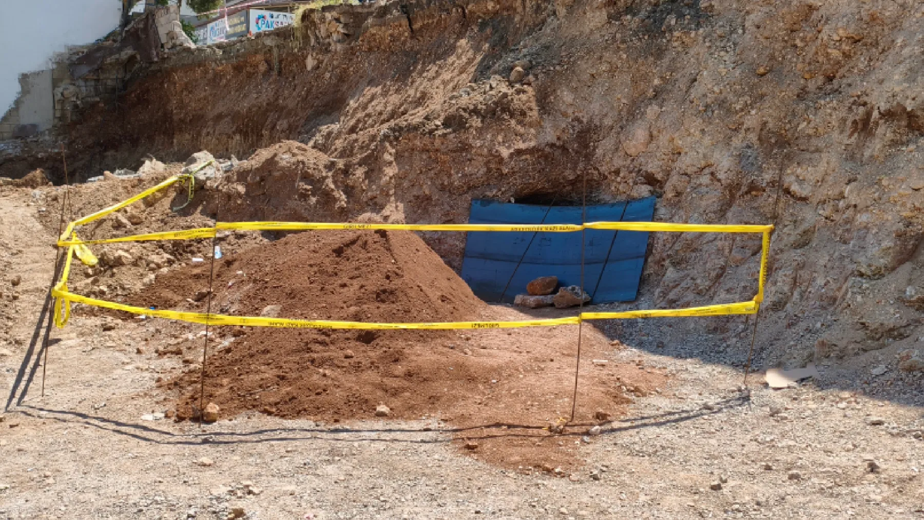 Belediye kazısında insan kemikleri bulundu: Kazı durduruldu, bölgeye giriş çıkışlar kapatıldı